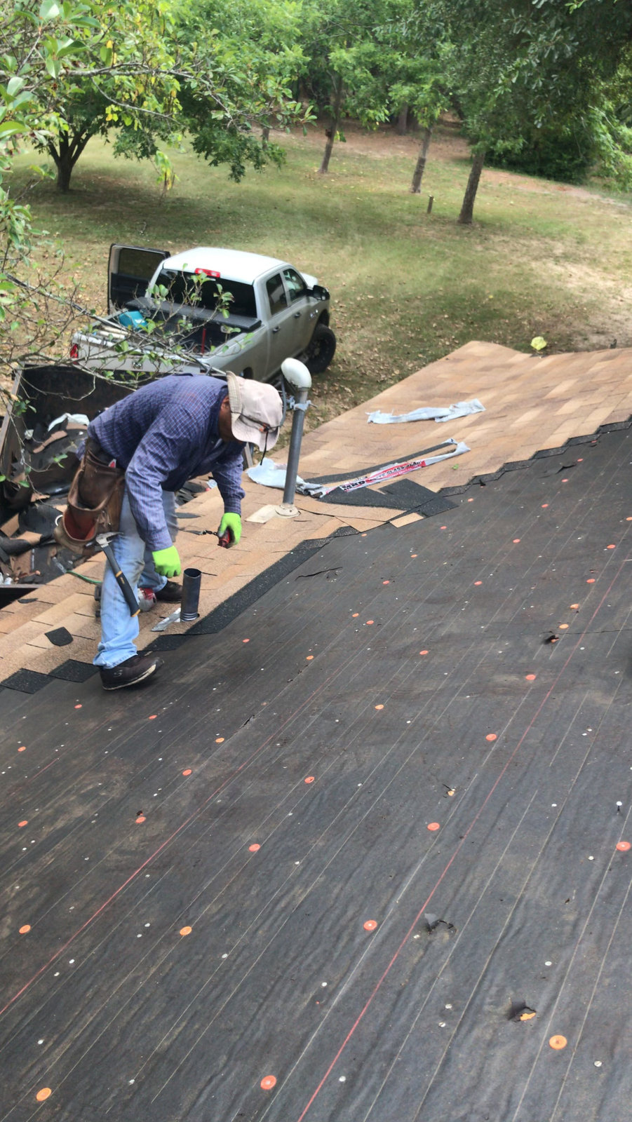 Completed asphalt shingle roof on an East Texas home